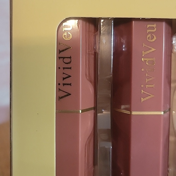Vivid Veu Assorted Color Lipsticks - Picture 3 of 5